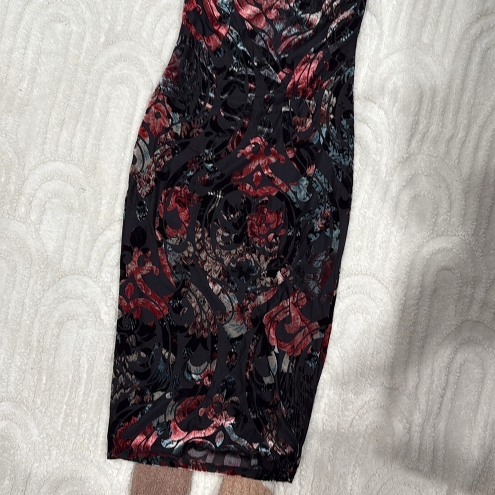 Bodycon velvet cami midi dress - Picture 6 of 6
